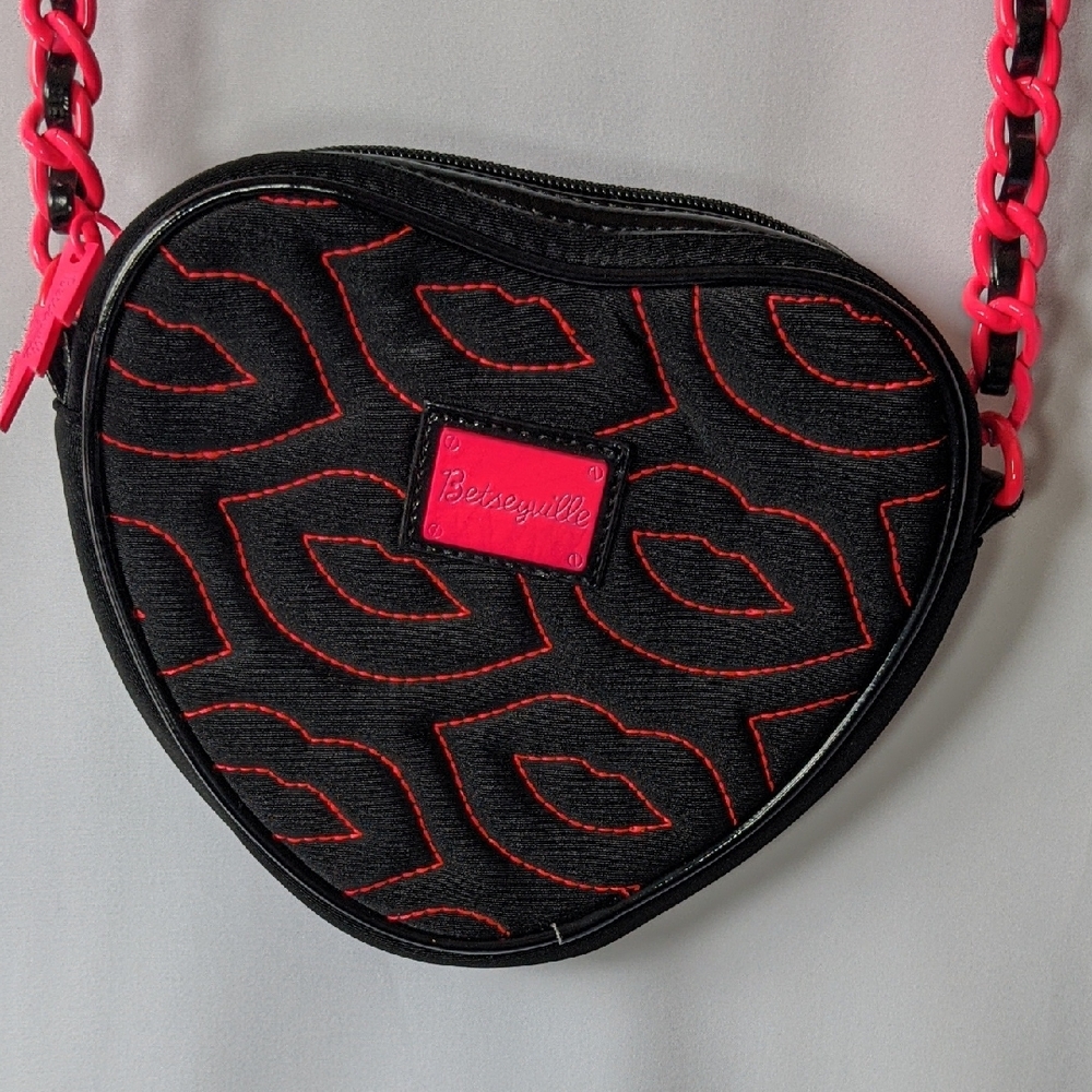 Betsey Johnson Black and Pink Lip-Patterned Crossbody Bag Betseyville